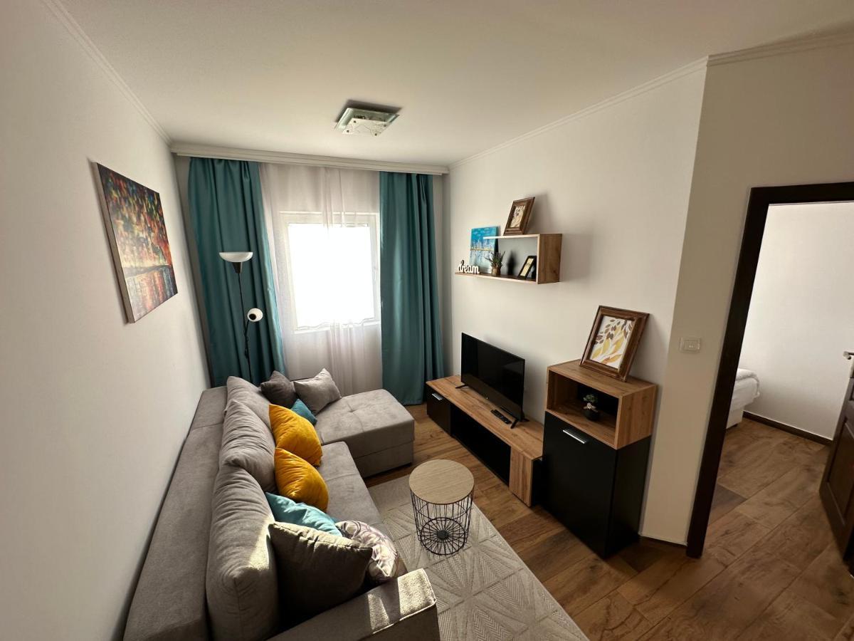 Sky Lux Apartmani Surcin Exterior photo